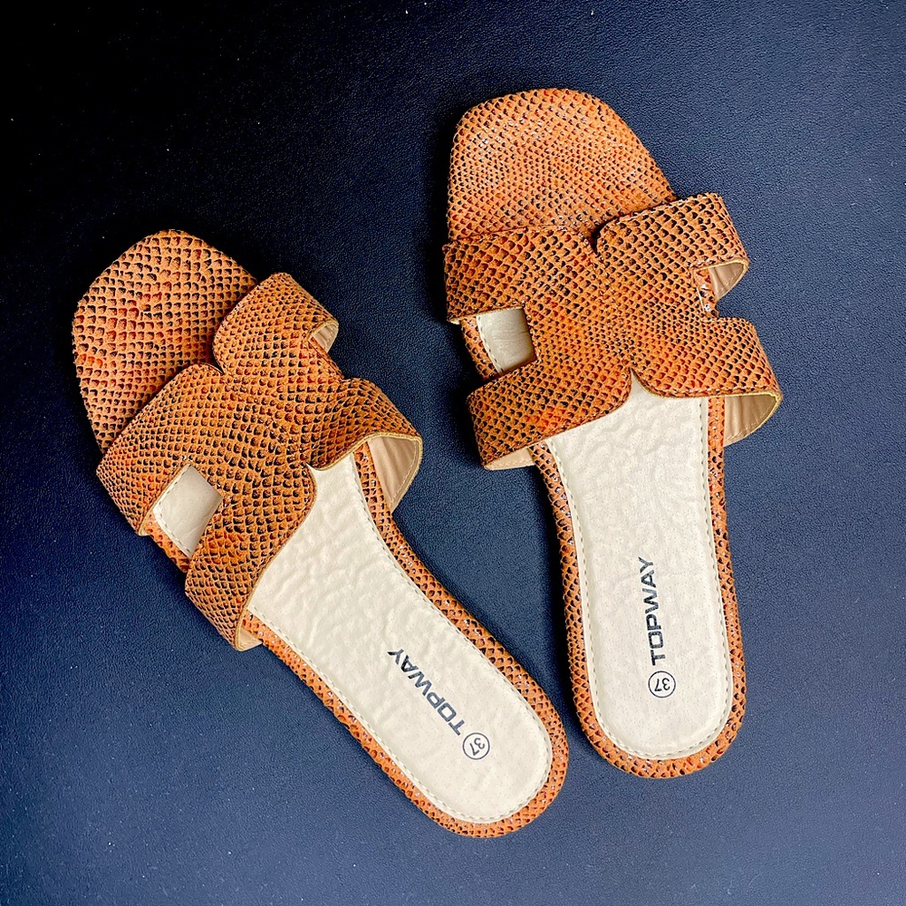 Brown Snake pattern slippers - Picture 3 of 3